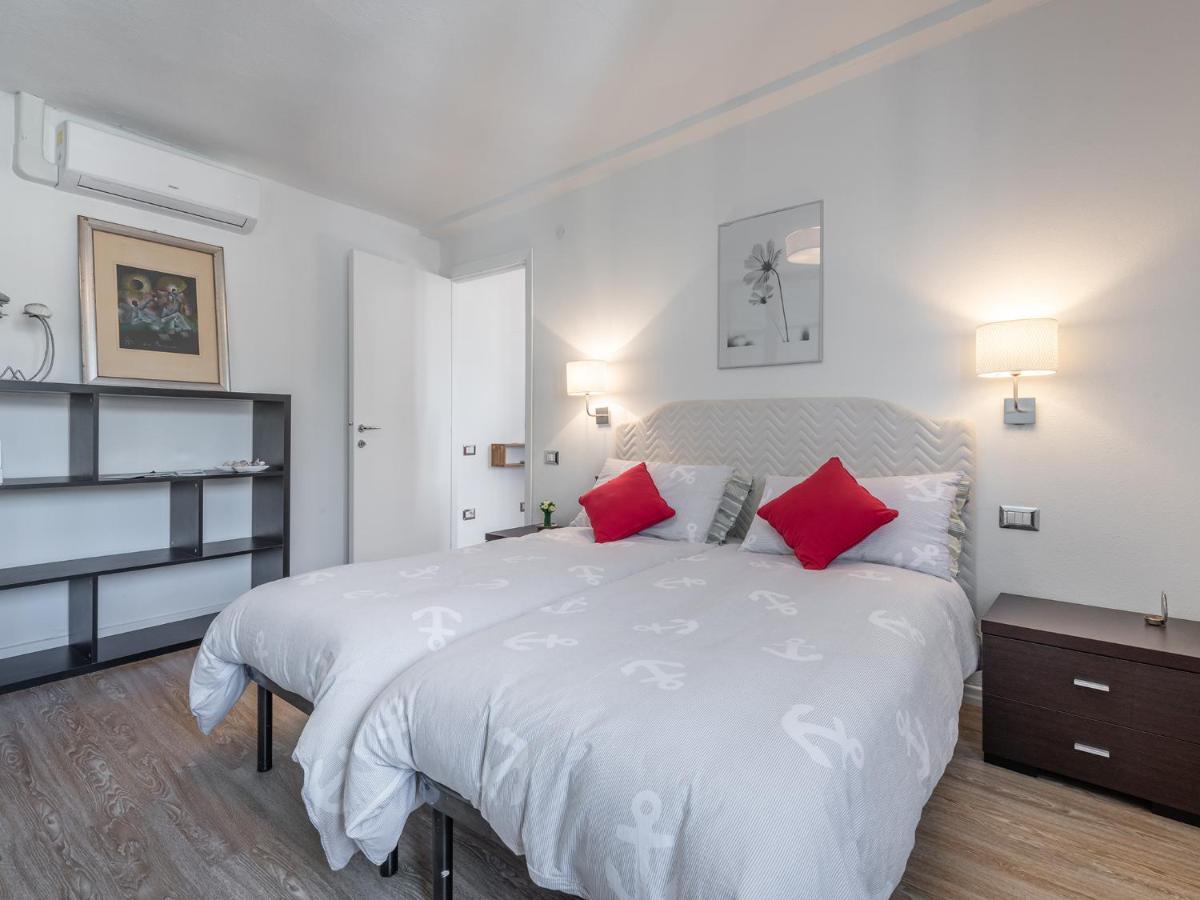 Casa Alla Marina Del Porto Di Cagliari Apartment Bagian luar foto