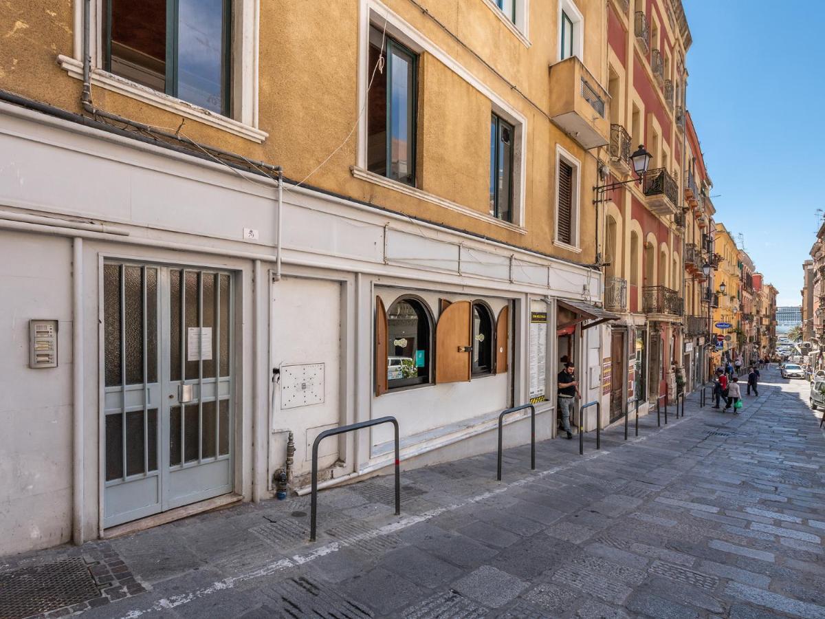 Casa Alla Marina Del Porto Di Cagliari Apartment Bagian luar foto